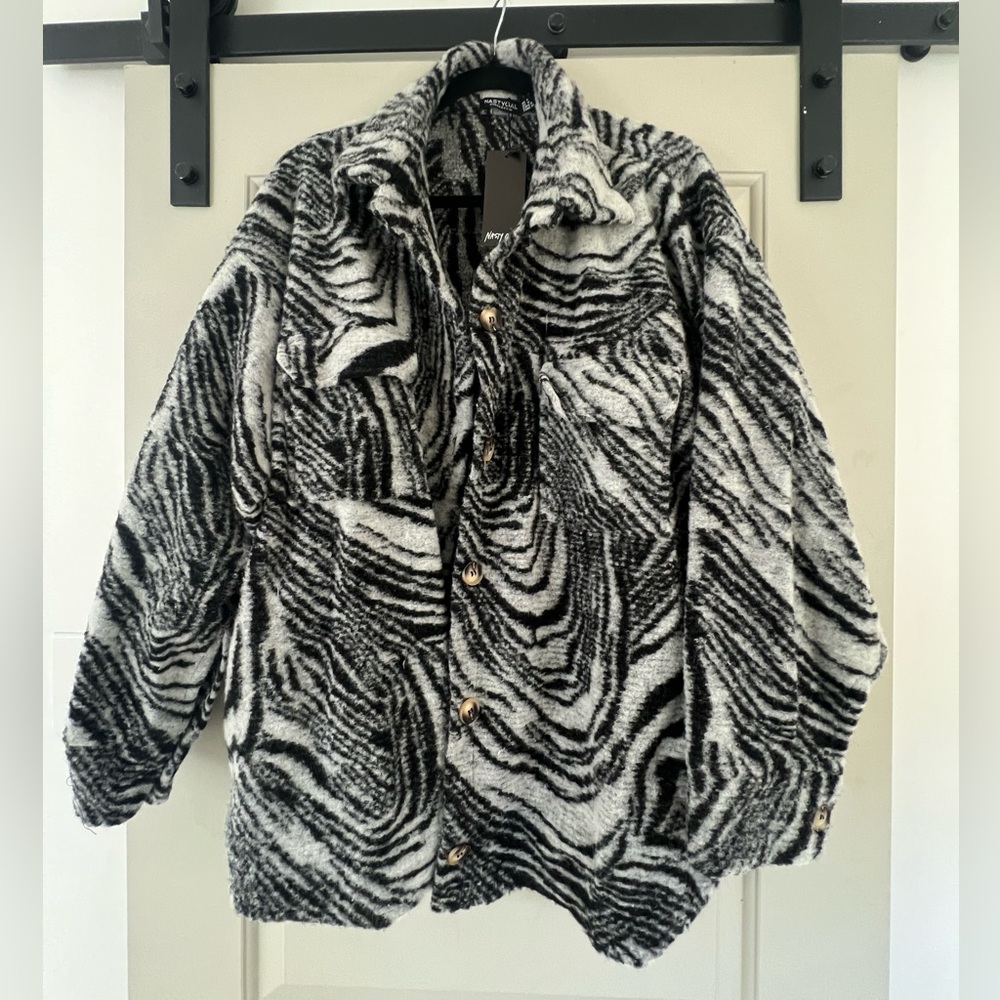 Cool jacket with breast pockets